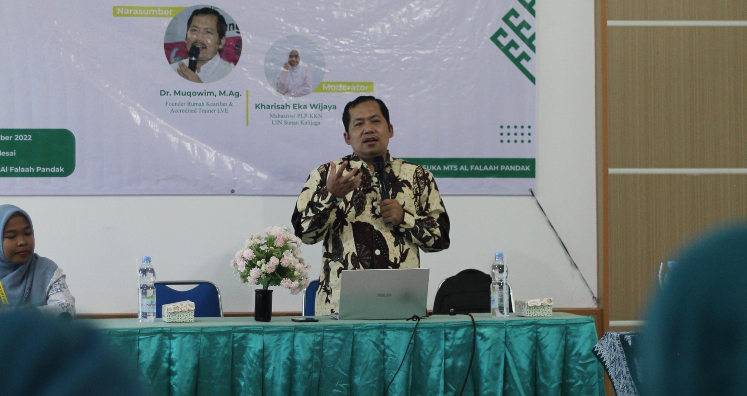 Dr. Muqowim, M.Ag., Founder Rumah Kearifan (House of Wisdom), yang juga Dosen Fakultas Ilmu Tarbiyah dan Keguruan UIN Sunan Kalijaga Yogyakarta saat menyampaikan pemaparan materi